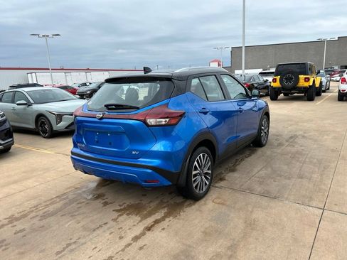 Used 2023 Nissan Kicks SV FWD image 3