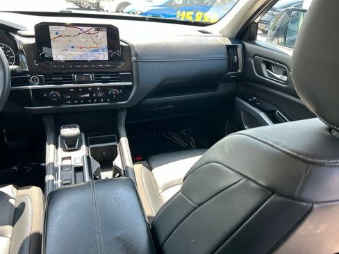 Certified 2022 Nissan Pathfinder SL w/ SL Black Package FWD image 13