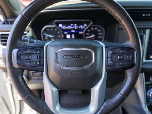 Used 2021 GMC Yukon XL Denali w/ Denali Premium Package AWD/4WD image 12