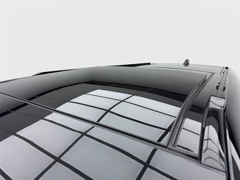 Used 2024 Land Rover Defender 130 X-Dynamic SE image 14