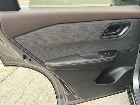 Used 2021 Nissan Rogue S FWD image 16