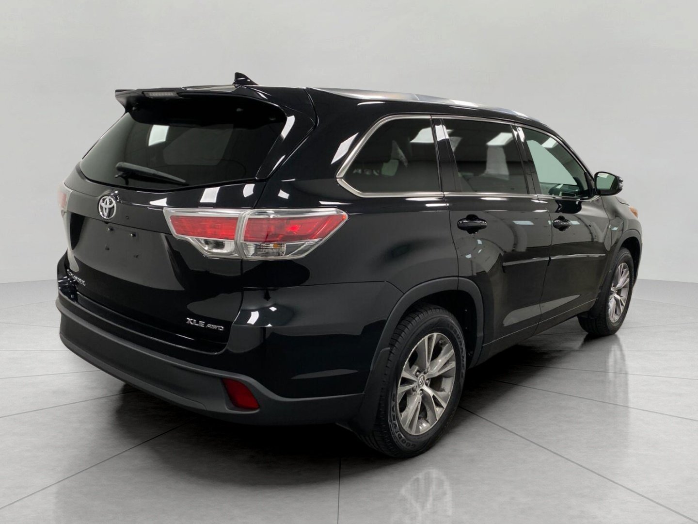 Used 2015 Toyota Highlander XLE AWD/4WD image 4