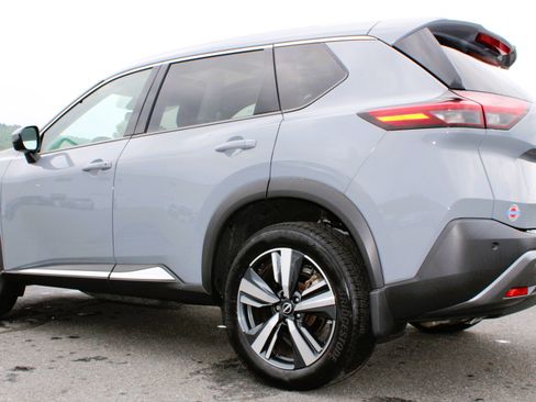 Used 2023 Nissan Rogue SL AWD/4WD image 12