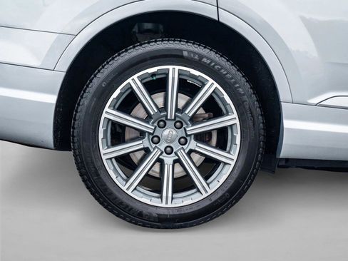 Used 2019 Audi Q7 3.0T Premium Plus w/ Premium Plus Package AWD/4WD image 12