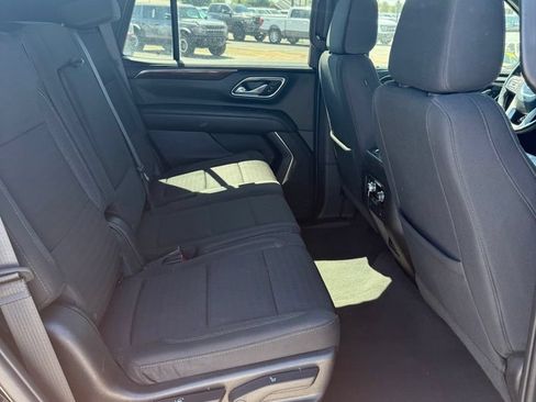 Used 2023 GMC Yukon SLE AWD/4WD image 8