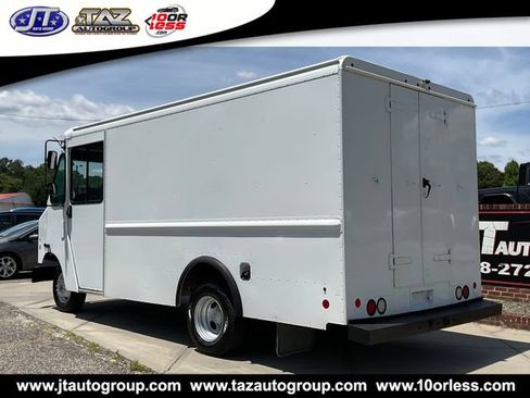 Used 2017 Ford E-350 and Econoline 350 Super Duty w/ A/C Prep Package RWD image 5