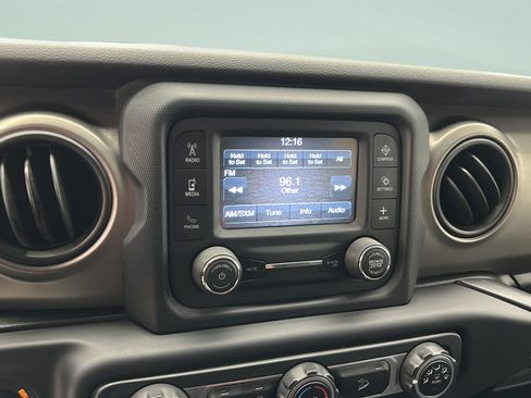 Used 2018 Jeep Wrangler Unlimited Sport S AWD/4WD image 16