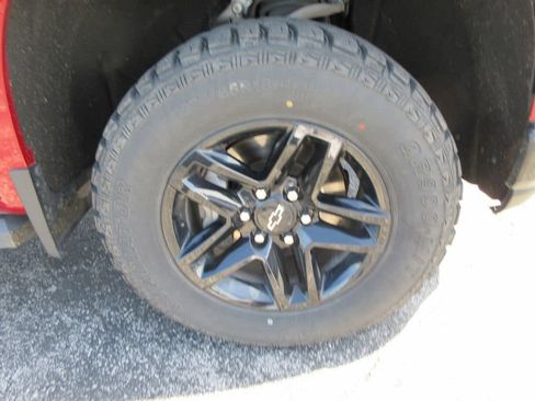 Certified 2022 Chevrolet Silverado 1500 LT Trail Boss w/ Safety Package AWD/4WD image 9