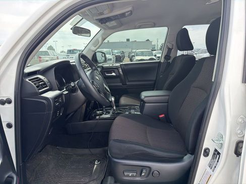 Used 2018 Toyota 4Runner TRD Off-Road AWD/4WD image 2