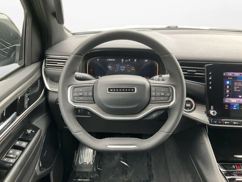 Used 2024 Jeep Wagoneer L Series III w/ Premium Group I AWD/4WD image 12
