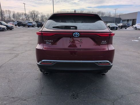 Used 2022 Toyota Venza XLE image 4