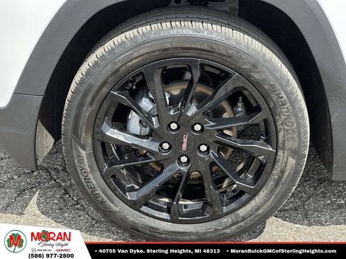 Certified 2024 GMC Terrain SLE w/ Driver Convenience Package AWD/4WD image 9