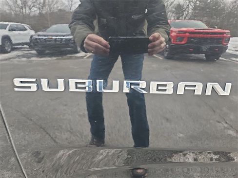 Used 2021 Chevrolet Suburban LT image 33