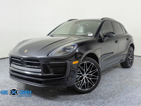 Used 2024 Porsche Macan AWD/4WD image 3