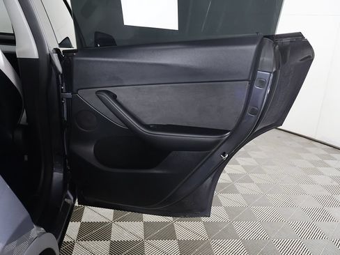 Used 2023 Tesla Model Y Long Range AWD/4WD image 25
