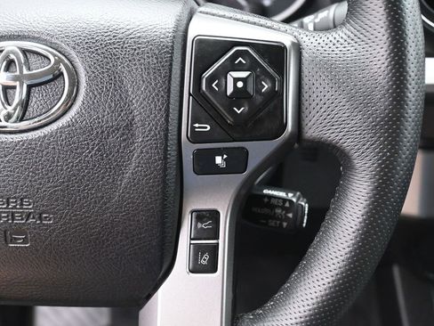 Certified 2022 Toyota Tacoma SR5 AWD/4WD image 18