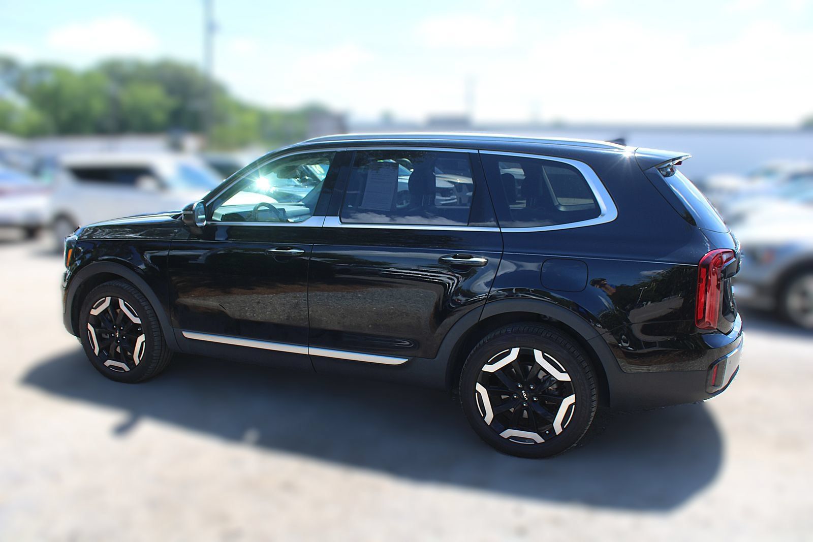 Certified 2023 Kia Telluride S w/ S Sunroof Package AWD/4WD image 13