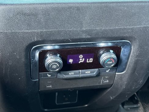 Used 2025 GMC Yukon Denali AWD/4WD image 40