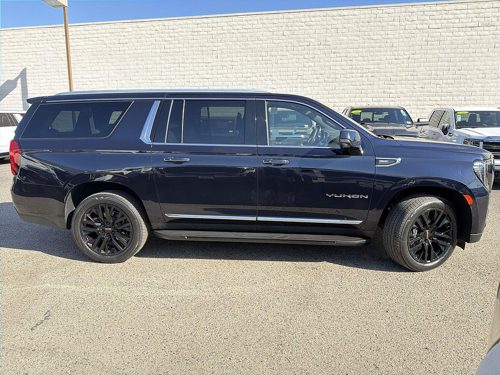 Used 2023 GMC Yukon XL SLT w/ SLT Luxury Package RWD image 4