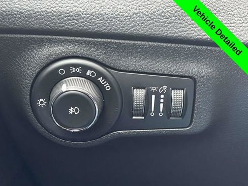 Used 2018 Jeep Compass Latitude w/ Trailer Tow Group image 11