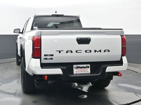 Used 2024 Toyota Tacoma TRD Off-Road image 19