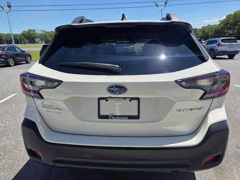 Used 2024 Subaru Outback Premium AWD/4WD image 6