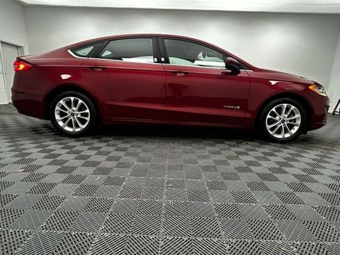 Used 2019 Ford Fusion SE image 9