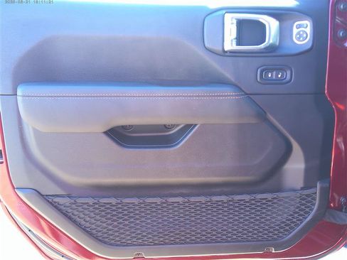 Used 2021 Jeep Gladiator Overland AWD/4WD image 17