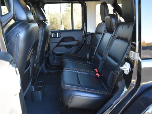 Used 2022 Jeep Wrangler Unlimited Sahara image 27