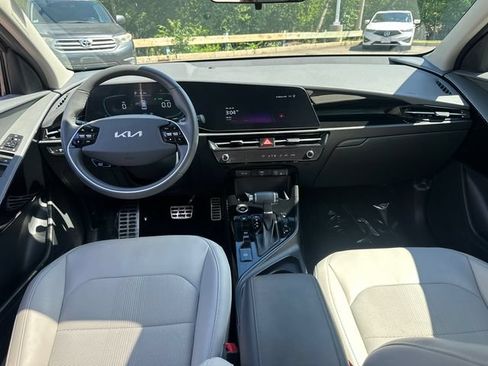 Used 2024 Kia Niro EX Touring FWD image 19