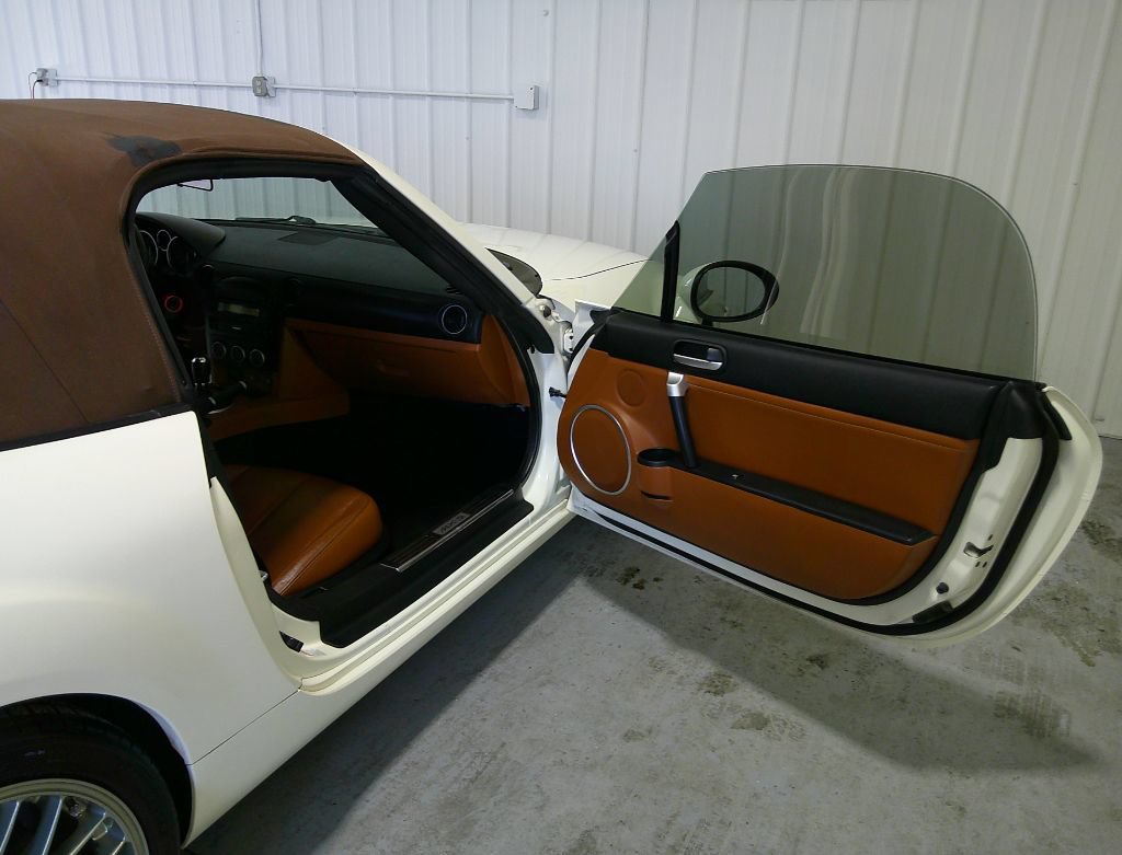 Used 2007 MAZDA MX-5 Miata Grand Touring w/ Premium Pkg RWD image 32