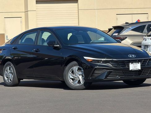 New 2026 Hyundai Elantra SE FWD image 2