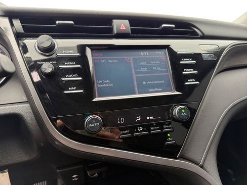 Used 2019 Toyota Camry SE FWD image 12