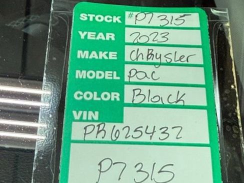 Certified 2023 Chrysler Pacifica Touring-L FWD image 26