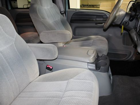 Used 2000 Ford Excursion XLT AWD/4WD image 29