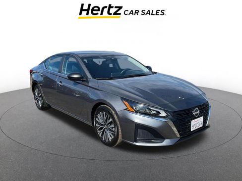 Used 2025 Nissan Altima 2.5 SV image 1