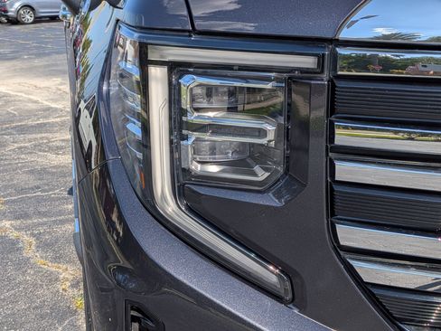 Certified 2023 GMC Sierra 1500 SLT w/ SLT Premium Package AWD/4WD image 10