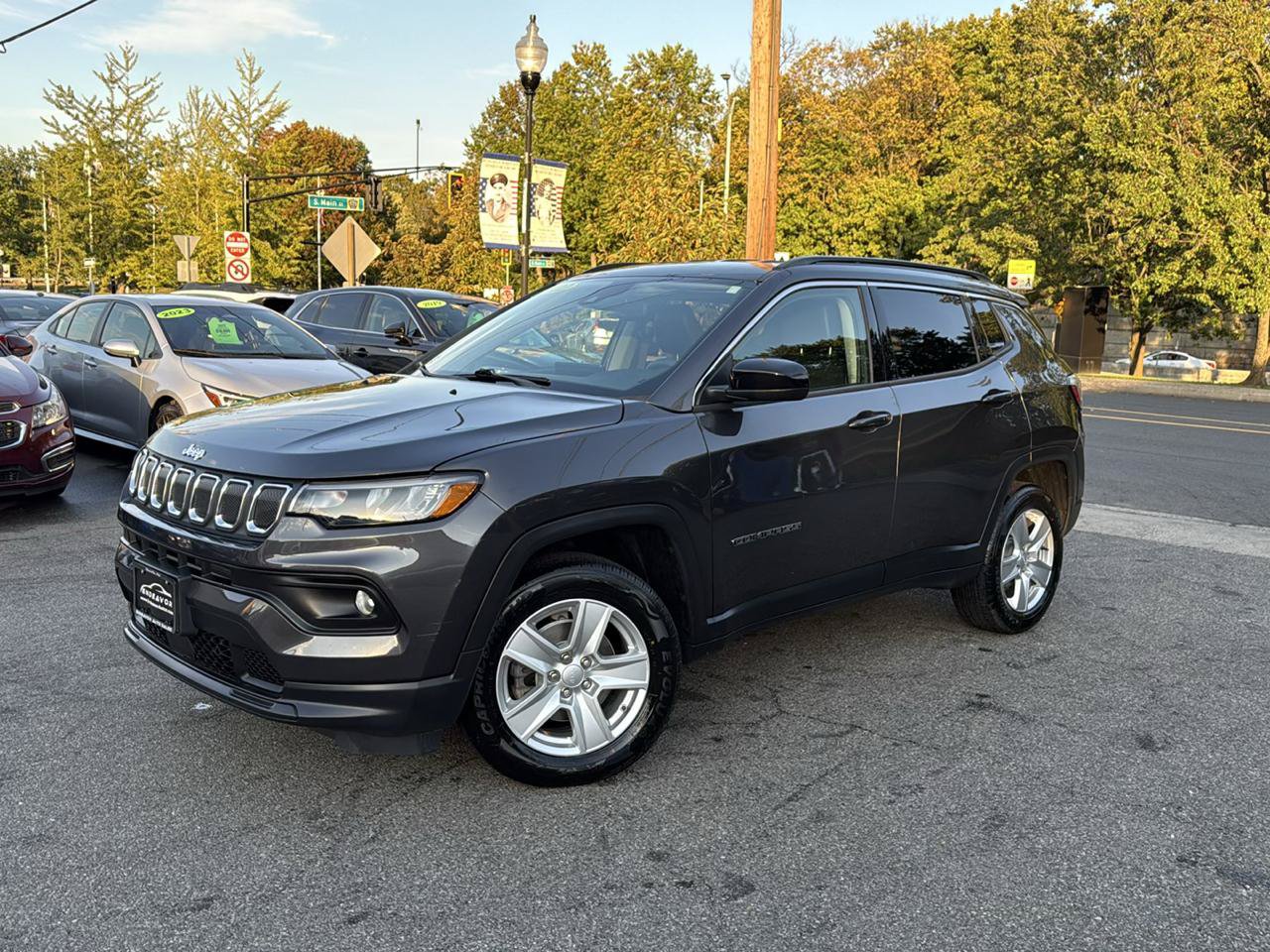Used 2022 Jeep Compass Latitude AWD/4WD image 3