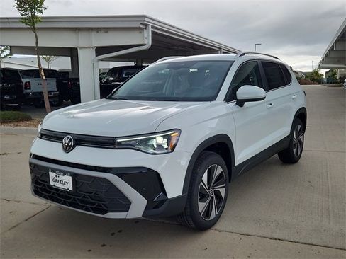 New 2025 Volkswagen Taos SE image 4