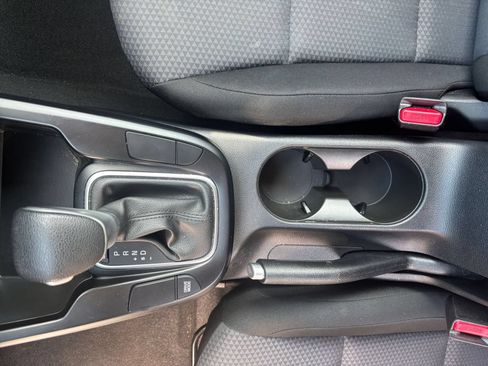 Used 2025 Kia Soul LX w/ LX Technology Package FWD image 38