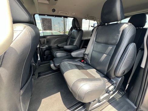 Used 2020 Toyota Sienna SE Premium image 18