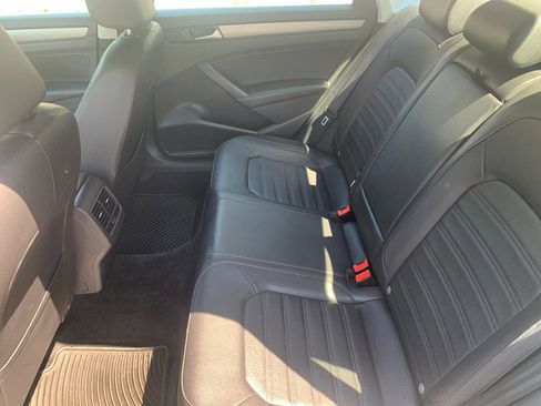Used 2015 Volkswagen Passat 1.8T SE FWD image 9