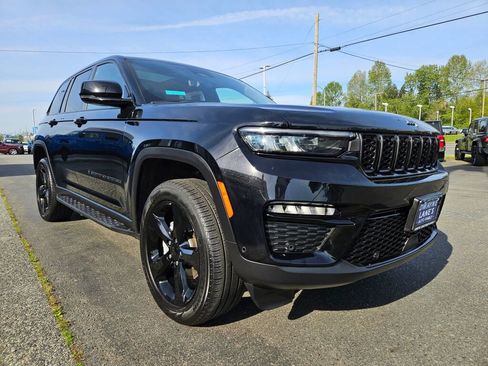 Used 2024 Jeep Grand Cherokee Limited w/ Luxury Tech Group II AWD/4WD image 7
