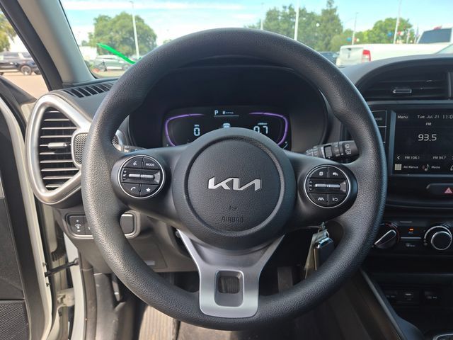 Used 2025 Kia Soul LX w/ LX Technology Package FWD image 22