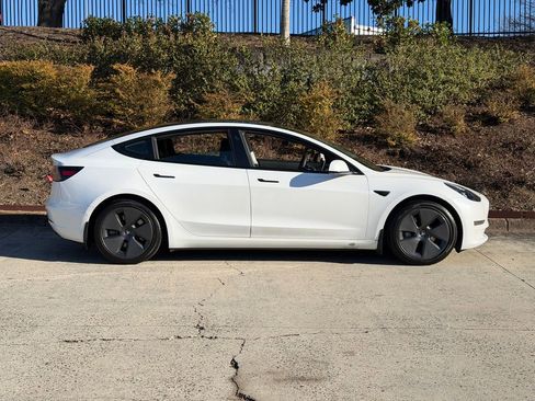 Used 2021 Tesla Model 3 Standard Range Plus image 2