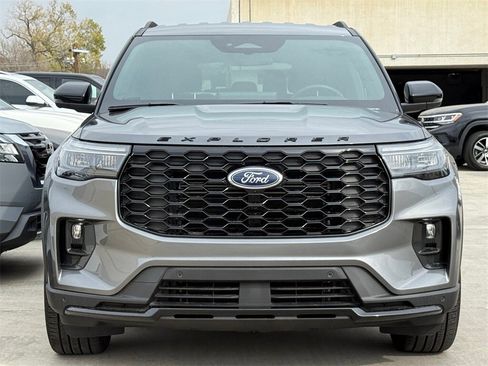 Used 2025 Ford Explorer ST-Line w/ ST-Line Street Pack image 6