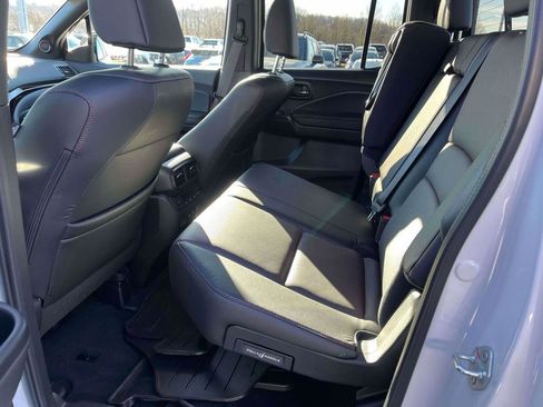 Used 2025 Honda Ridgeline Black Edition image 6