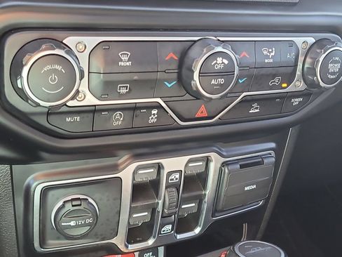 Used 2022 Jeep Gladiator Mojave w/ LED Lighting Group AWD/4WD image 25