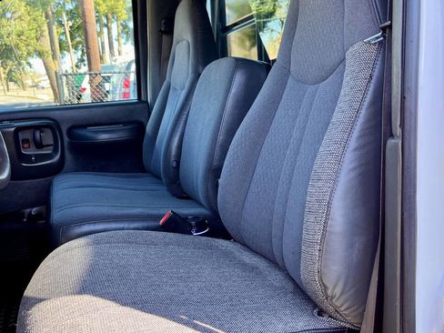 Used 2007 Chevrolet Kodiak C4500 2WD Regular Cab image 17