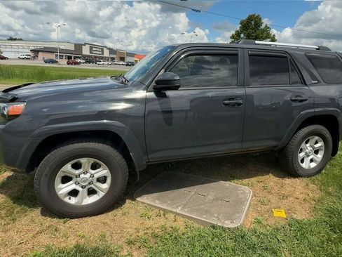 Used 2024 Toyota 4Runner SR5 AWD/4WD image 3